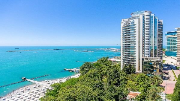 Веб-камера Сочи - Морпорт, пляж, набережная