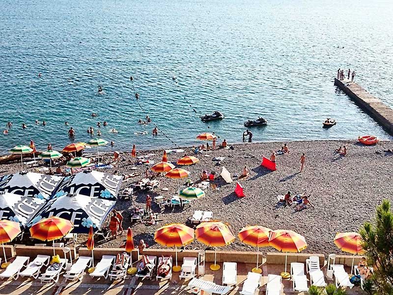 Веб-камера Сочи - Пляж «Маяк», восточная сторона