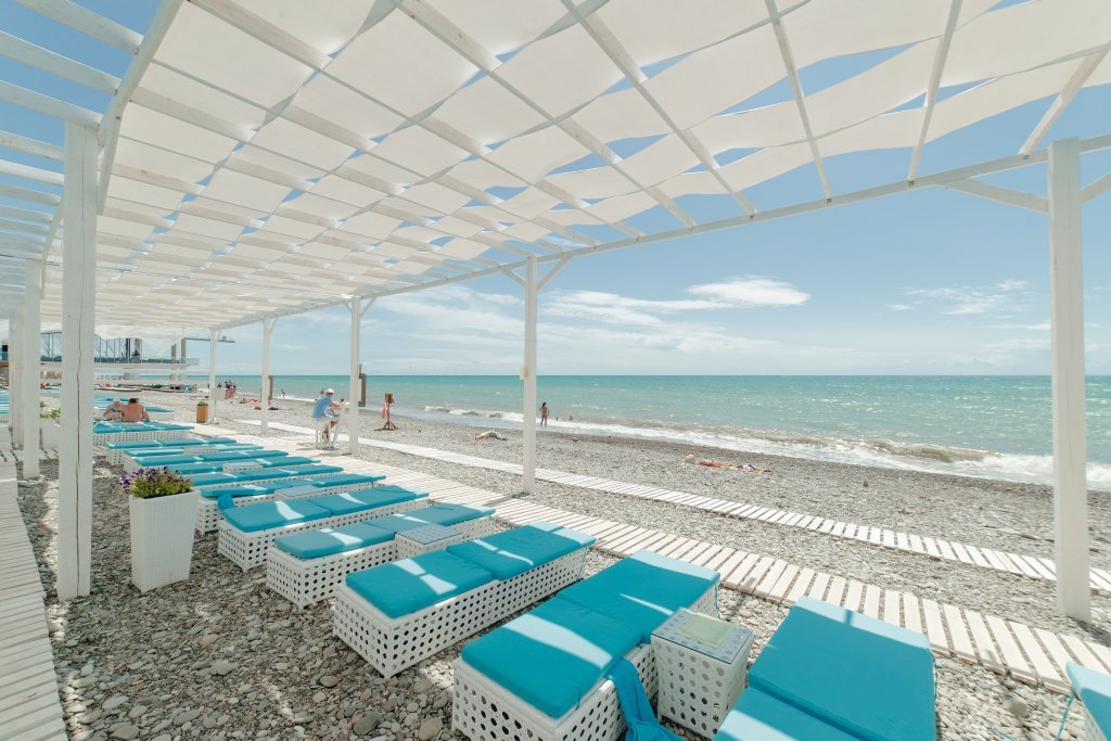 Веб-камеры Лазаревское - Пляж СПА-отеля «Прометей Клуб»