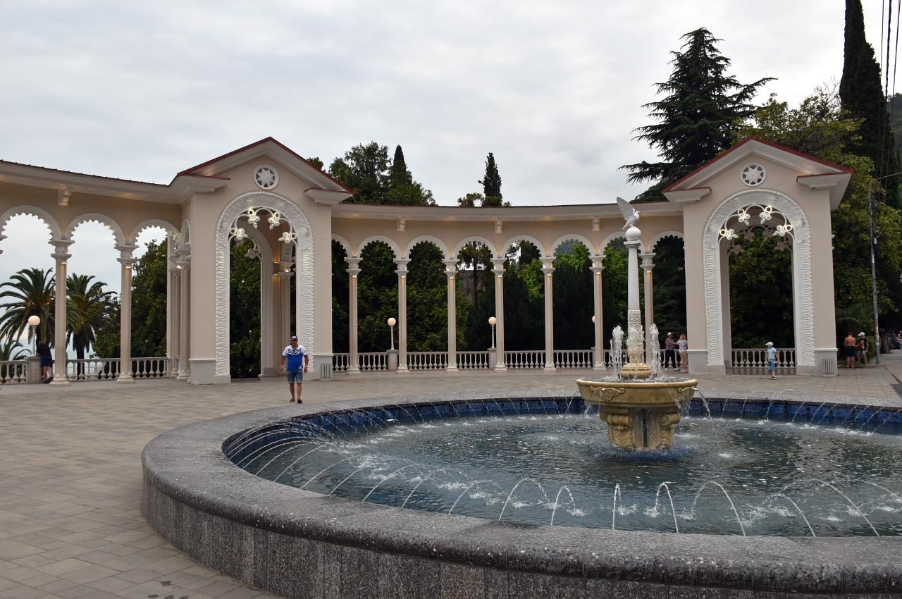 Веб-камеры Фонтан на набережной, Гагра