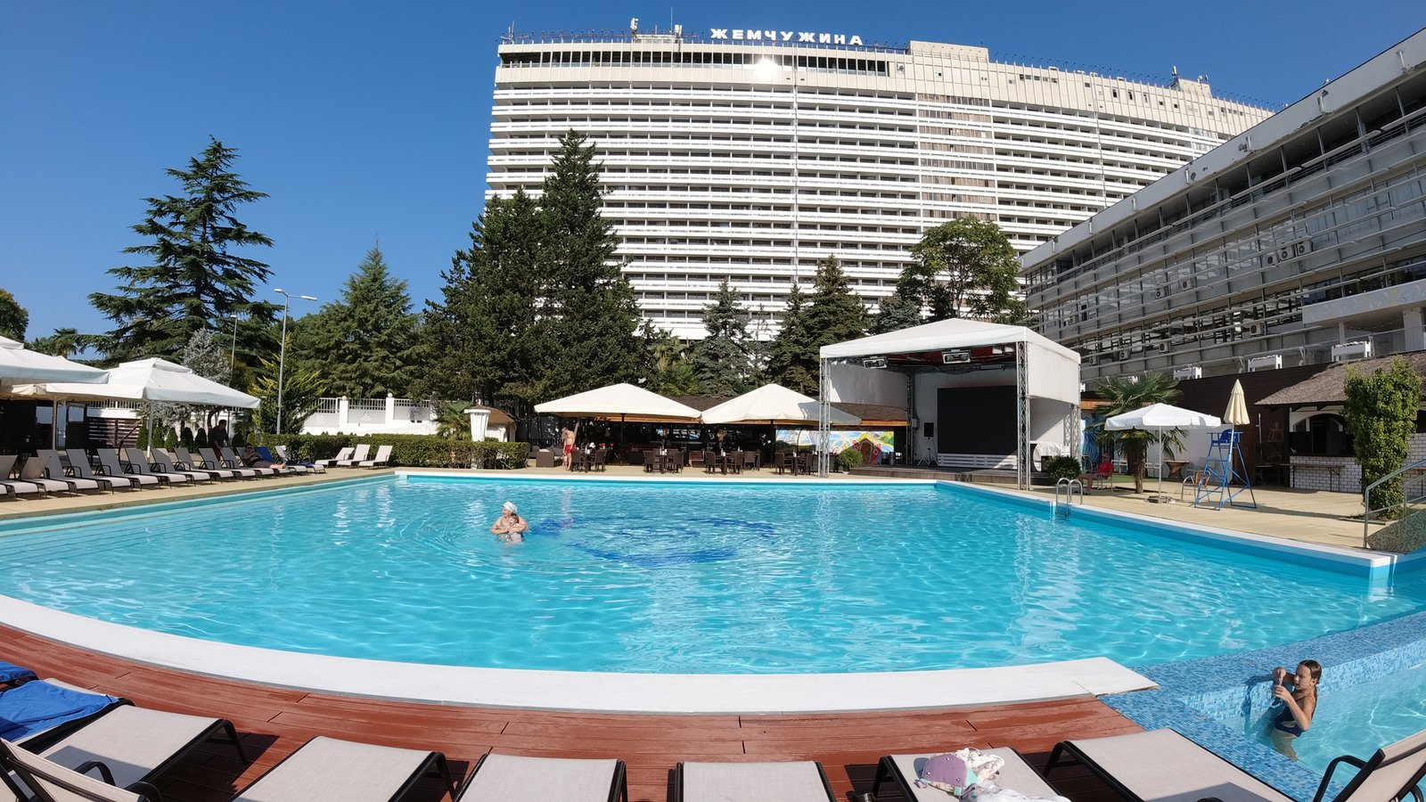 Веб-камера Сочи - Бассейн гостиницы 