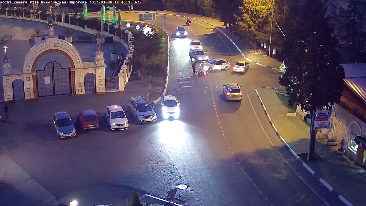 Веб-камера Сочи - Перекресток улиц Виноградная, Госпитальная и Пирогова