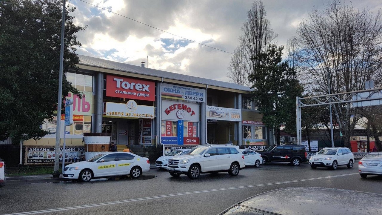 Веб-камера Сочи - Донская, в районе магазина 