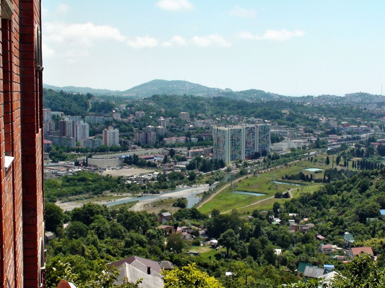 Веб-камера Сочи - Панорама Сочи с улицы Высокогорная