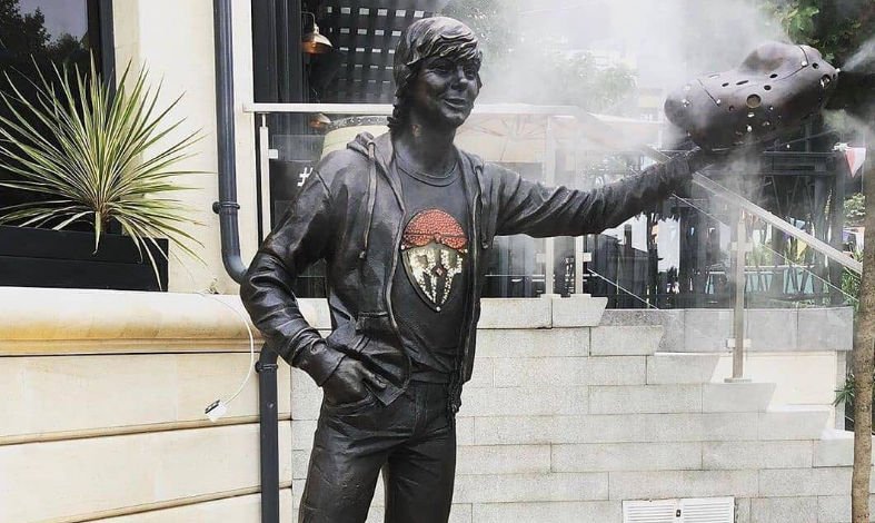 Веб-камера Сочи - Скульптура «Иванушки», Паб «Дублин»