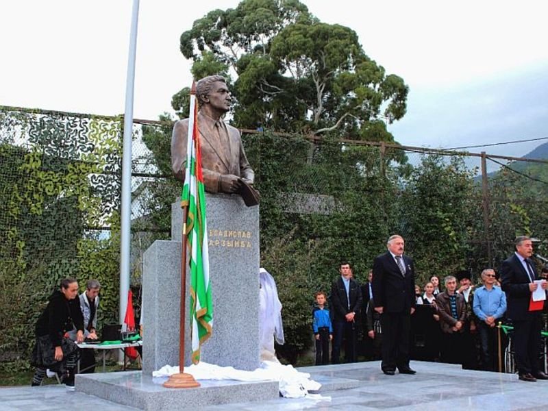 Веб-камеры Памятник В. Г. Ардзинба